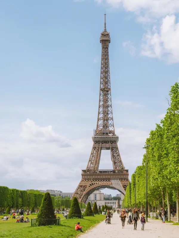 black-cars-iconic-green-paris-chauffeur privé